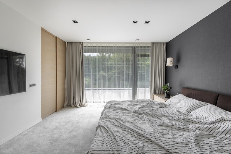 OAK house interior - master bedroom